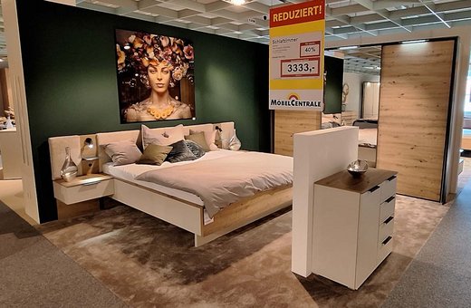 Schlafzimmer mit Zubehör und Kommode • Möbel Centrale • Schongau | Penzberg