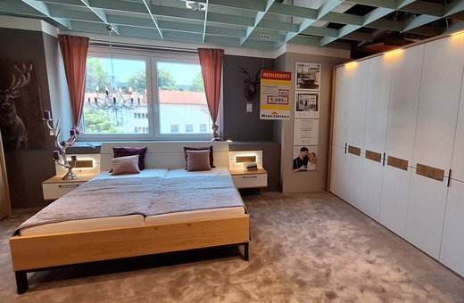 Schlafzimmer mit Zubehör und Kommode • Möbel Centrale • Schongau | Penzberg