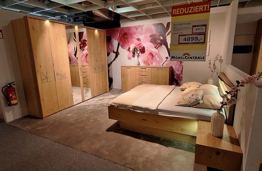 Schlafzimmer mit Zubehör und Kommode • Möbel Centrale • Schongau | Penzberg