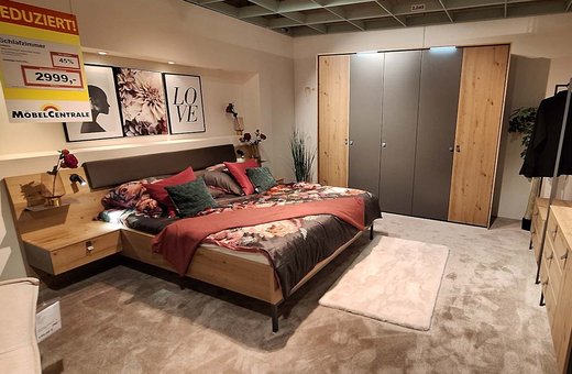 Schlafzimmer mit Kommode und Garderobe • Möbel Centrale • Schongau | Penzberg